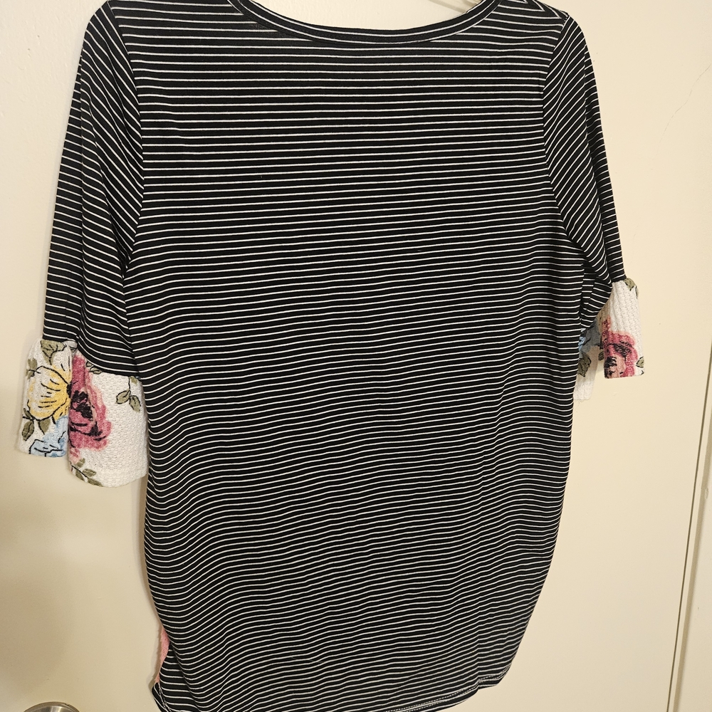 white birch Black Stripe Floral Colorblock Short Sleeve Tee - Picture 2 of 6